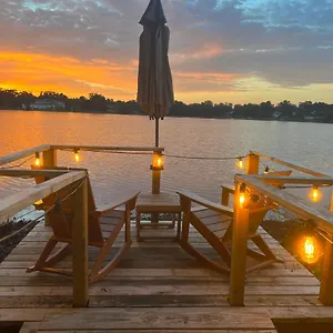 Guest house Bay Lake Cottage